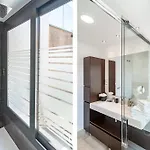 Luxury Townhouse Golden With Garden Views & Garage Holiday home *