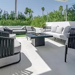 Luxury Townhouse Golden With Garden Views & Garage Holiday home