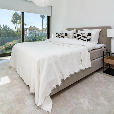 度假居 Nueva Andalucia Townhouse, Private Garden And Garage