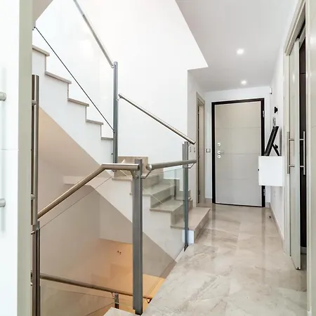Nueva Andalucia Townhouse, Private Garden And Garage * 马尔韦利亚