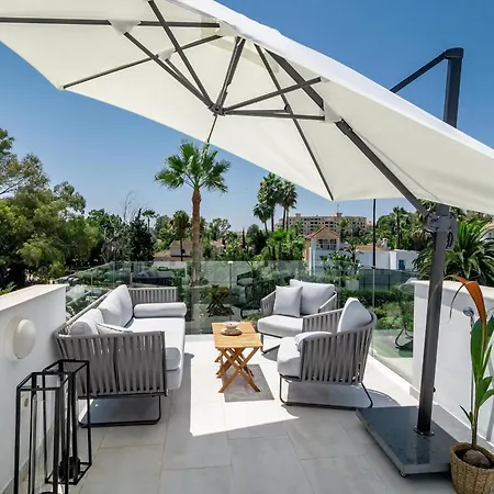 Nueva Andalucia Townhouse, Private Garden And Garage 度假居 马尔韦利亚
