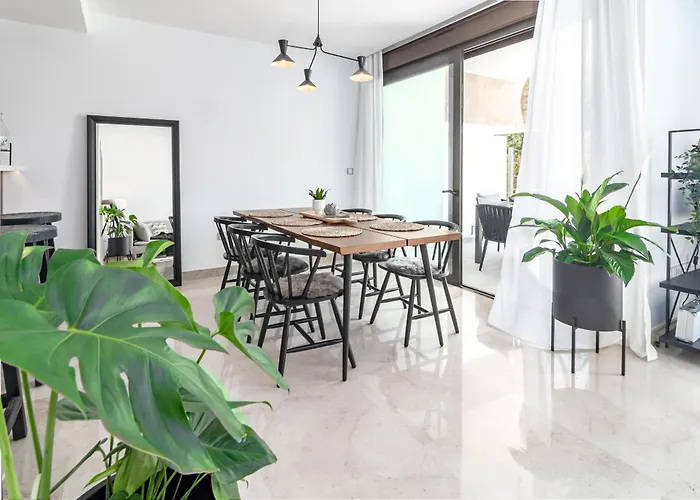 Golden - بيت للعطل *