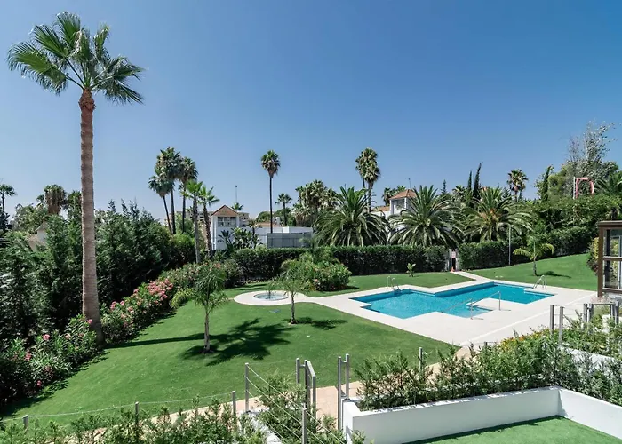 Luxury Townhouse Golden With Garden Views & Garage