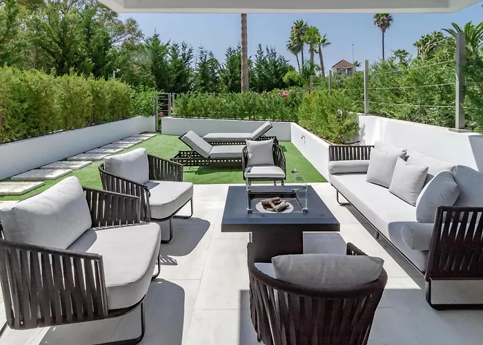 Luxury Townhouse Golden With Garden Views & Garage Casa vacanze *