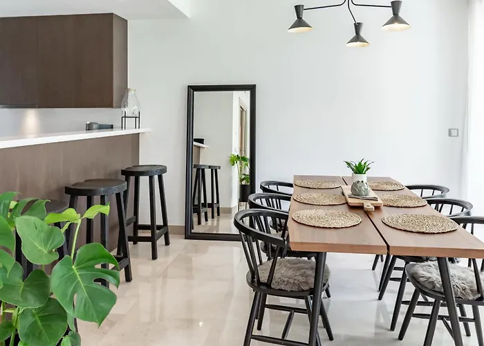 別荘 Luxury Townhouse Golden With Garden Views & Garage *