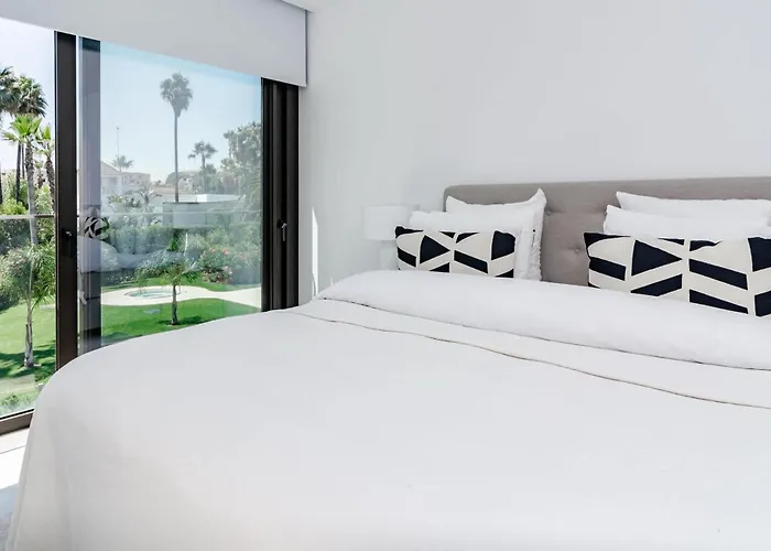 Luxury Townhouse Golden With Garden Views & Garage * マルベーリャ
