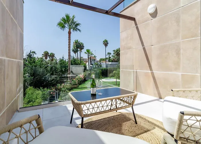 Luxury Townhouse Golden With Garden Views & Garage 別荘 マルベーリャ
